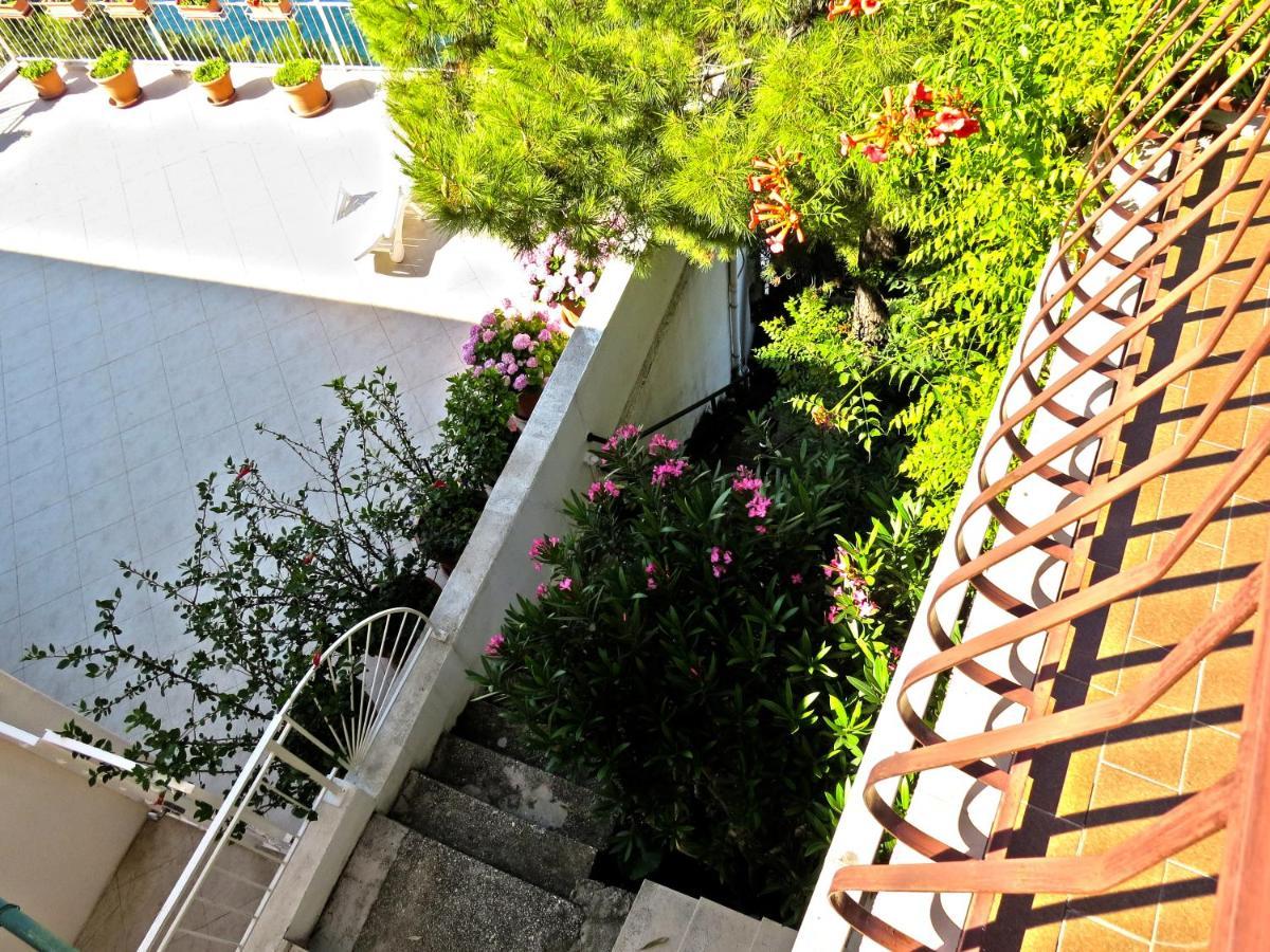 Apartments Pino Brela Exterior photo